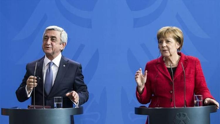Almanya Başbakanı Merkel, Ermenistan Cumhurbaşkanı Sarkisyan ile bir araya geldi