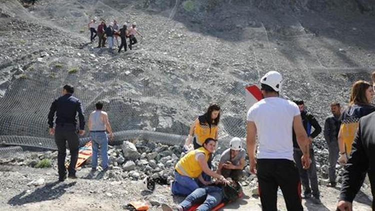 Artvinde kaya temizliği yapan dağcılar düştü: 1 ölü, 4 yaralı