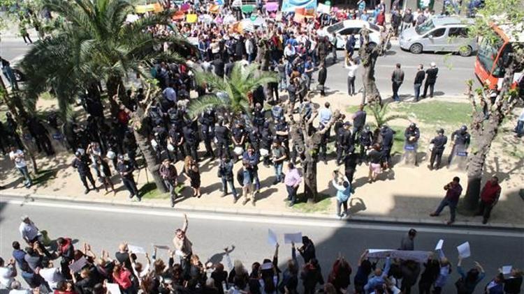 İzmir ve Batmanda çelenk gerginliği