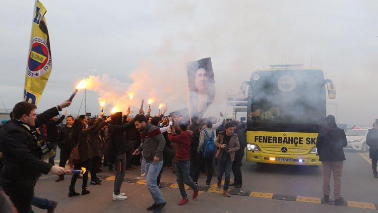 Fenerbahçe taraftarından futbolculara