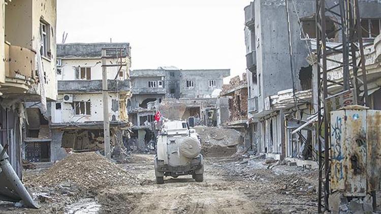Cizre’de 2 bin 700 binanın yıkımına başlandı