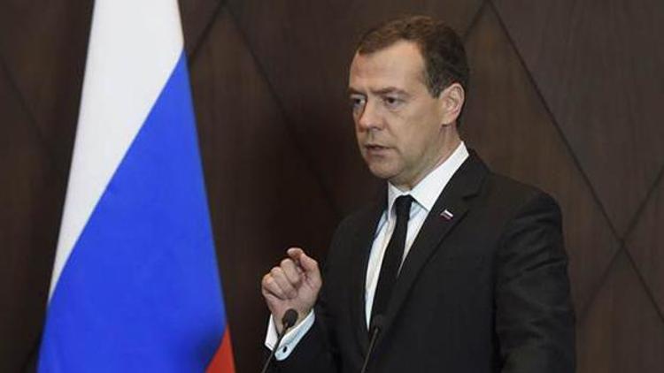 Rusya Başbakanı Medvedevden küstah suçlama: Türkiye, Karabağ yangınına körükle gidiyor