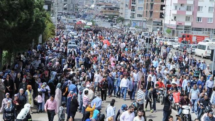 Şehidi binlerce vatandaş uğurladı