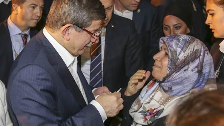 Başbakan Davutoğlu gece yarısı Şanlıurfaya gitti