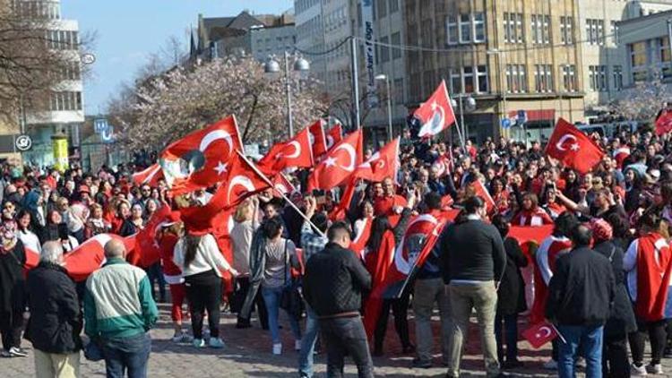 Almanyada Teröre Karşı Birlik gösterileri düzenlendi