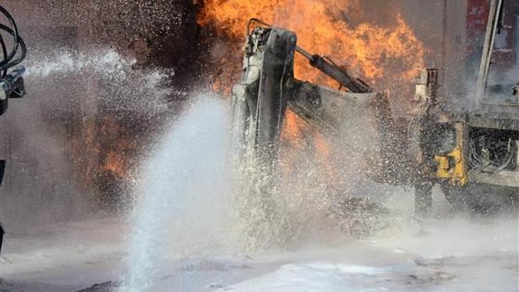 Eskişehirde kazı yapan iş makinası doğalgaz borusunu patlattı: 7 yaralı