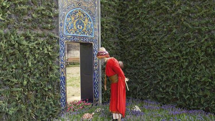 ‘Kaplumbağa Terbiyecisi’ bahçede canlandırıldı