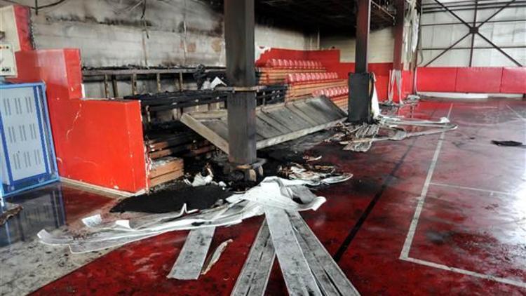 Vanda teröristler spor salonu yaktı