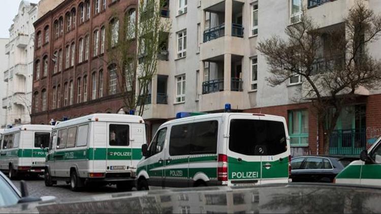 Almanyada  polis baskını