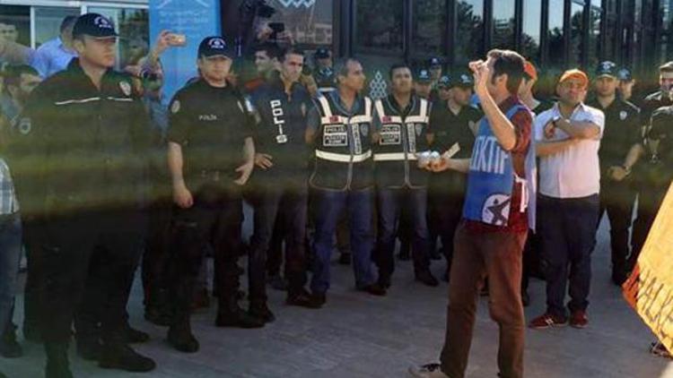 Burhan Kuzuyu protesto eden 17 kişi gözaltına alındı