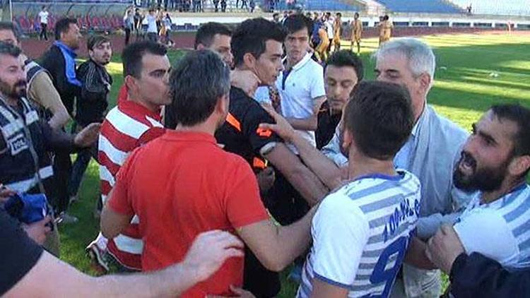 Karabükte amatör maçta kavga