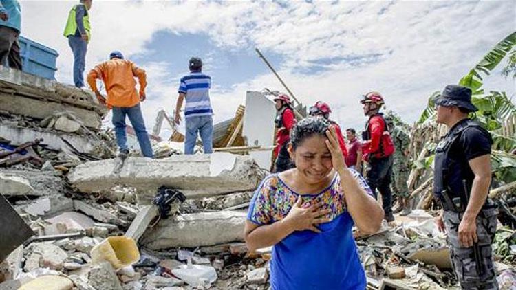 Ekvadordaki depremin bilançosu ağırlaşıyor