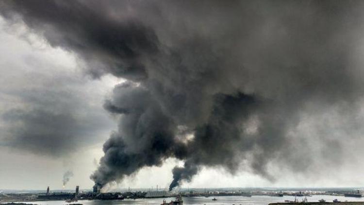 Meksikada petrol tesislerinde korkunç patlama