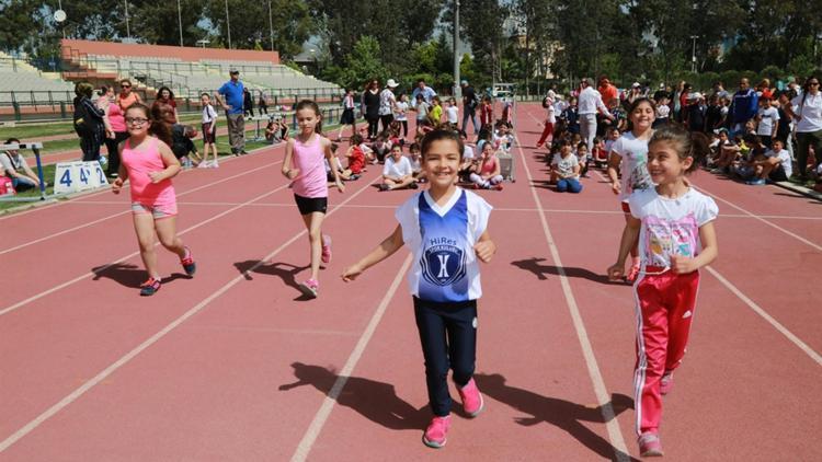 2 bin 600 minik yürek atletizm için çarptı