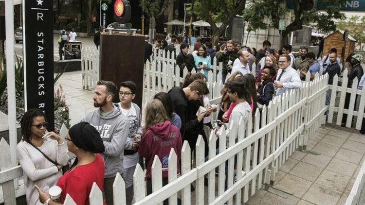 Güney Afrikadaki ilk Starbucks açıldı