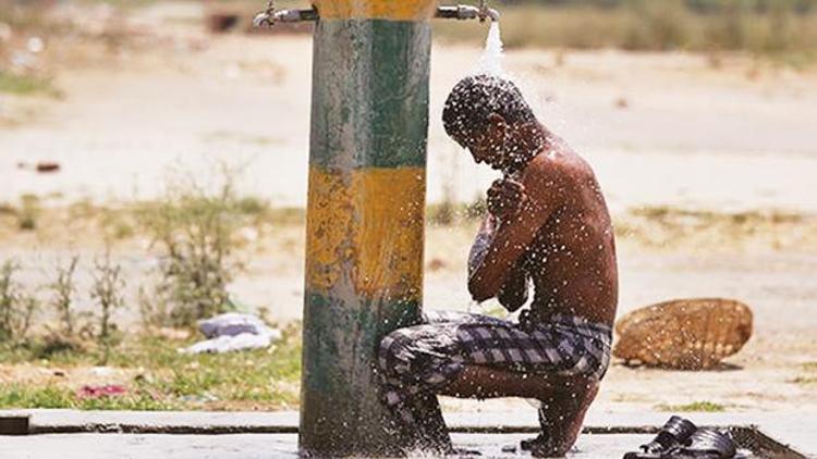 Hindistan sıcaktan yanıyor: 160 ölü