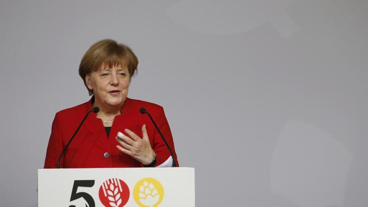Merkel: Türkiye ile anlaşma kesin olarak doğrudur