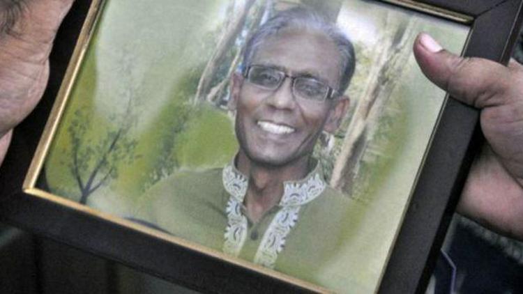 Bangladeşte bir akademisyen palalarla öldürüldü