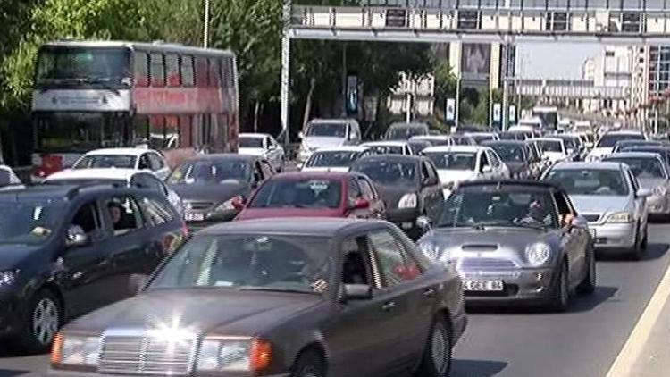 İstanbulda Pazar trafiği felç oldu