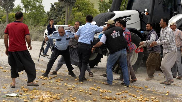Adanada eylem yapan patatesçiler gözaltına alındı