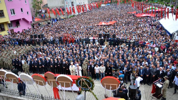 Yağlıdere ilk şehidini uğurladı