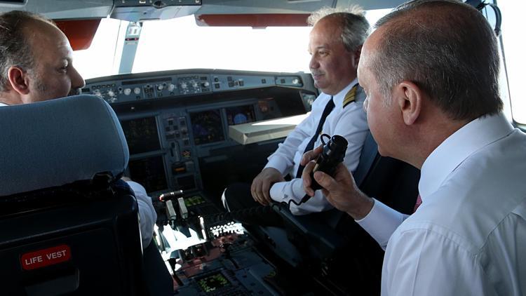 Erdoğan kokpitten ’Dünya Pilotlar Günü’nü kutladı