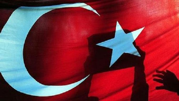 FT: Dolandırıcılar Türklerin milliyetçilik duygularını sömürüyor
