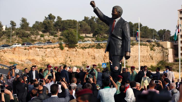 Güney Afrika’dan sonra en büyük Mandela Filistinde açıldı