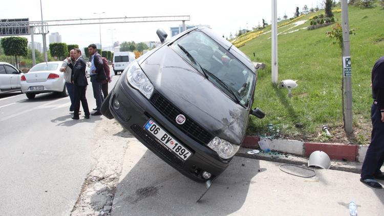 Bariyere çarparak durabildi