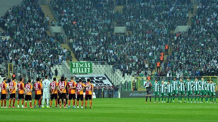 Bursa-Galatasaray maçında 2 dakika sabredemediler