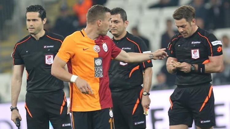 Bursaspor-Galatasaray maçında penaltı itirazları