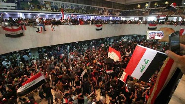 Irakta Sadr yanlıları parlamento binasından çıktı