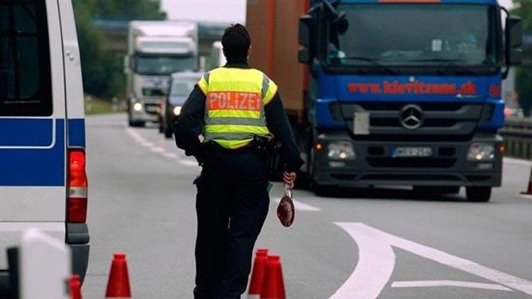 Almanya Schengen sınırlarındaki kontrollerin uzatılmasını istiyor