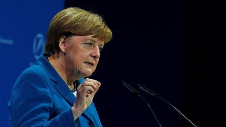 Sığınmacı sayısı azaldı Merkele destek arttı