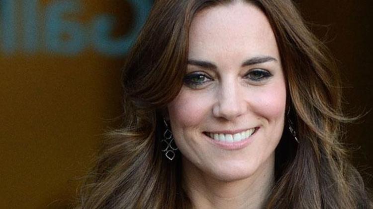 Kate Middleton yıllar sonra ilk kez dekolte giydi