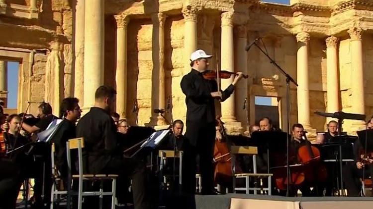 IŞİDin tahrip ettiği o kentte teröre inat konser