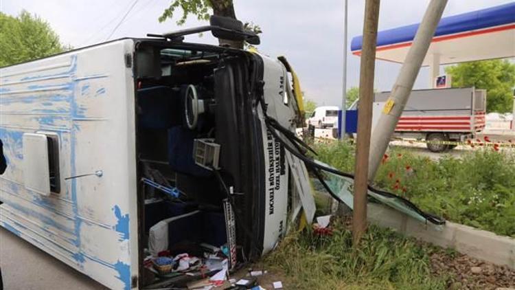 Dayak yemesine içerleyen halk otobüsü sürücüsü kalp krizi geçirip öldü, 10 yolcu yaralandı