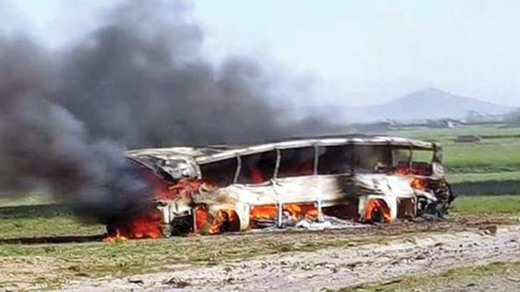Otobüsler tankerle çarpıştı: 73 ölü