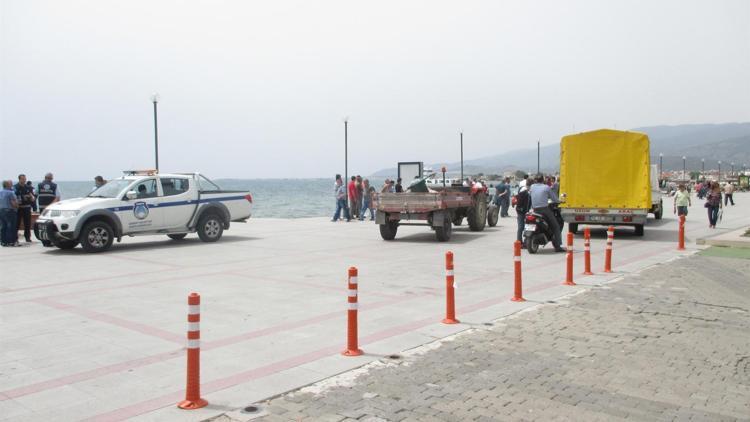 Sahili tel örgüyle çevirmek istedi