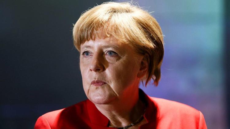 Merkel: Parlamenterlere yönelik suçlamalar akılalmaz