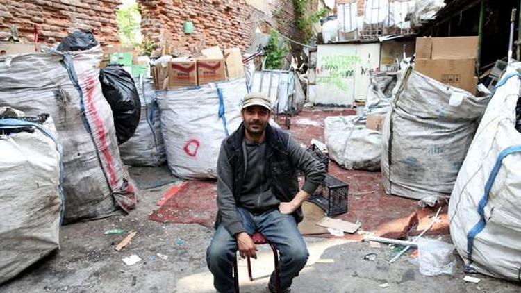 5 dil bilen Suriyeli göçmene iş yağıyor