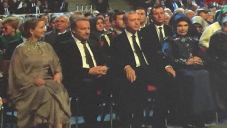 Sümeyye Erdoğanın nikahından ilk görüntüler Nikah şahitleri Gül ve Davutoğlu oldu