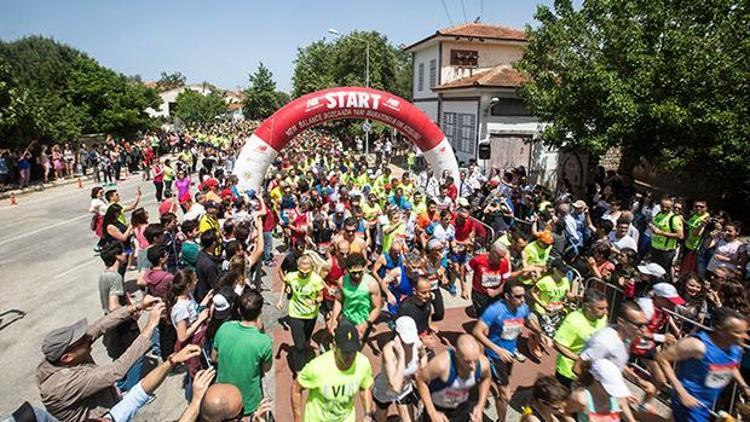 Binlerce kişi Bozcaadada koştu