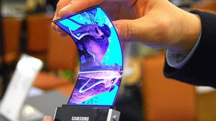 Samsungdan ekranı katlanan telefon