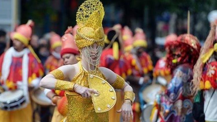 Almanyadaki Kültürler Karnavalında taciz ve gasp