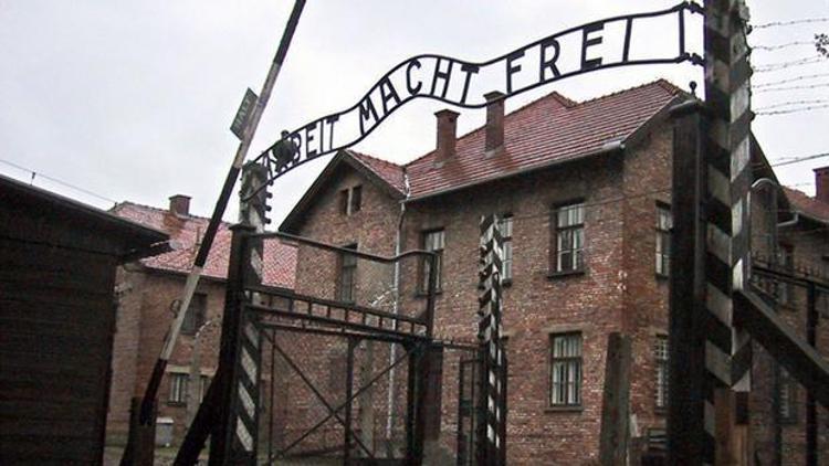 Auschwitz görevlisi 95 yaşında mahkeme önünde