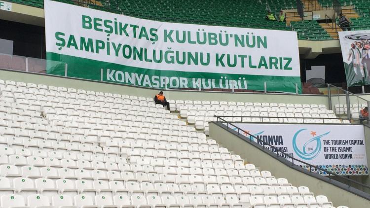 Beşiktaşa Konyada şampiyon pankartı