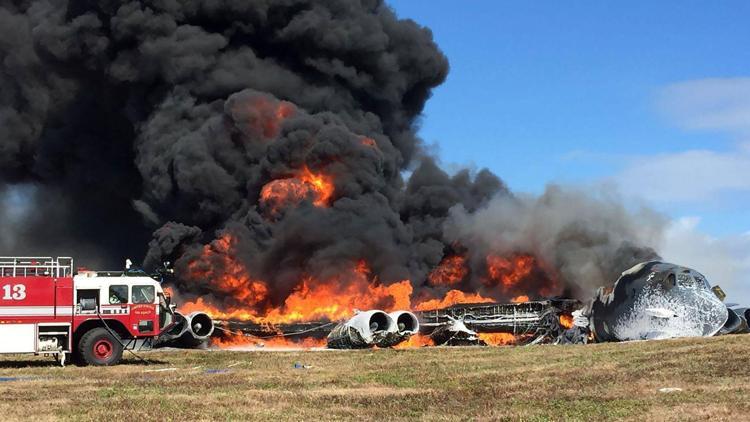 Guam Adasında ABDnin B-52 bombardıman uçağı düştü