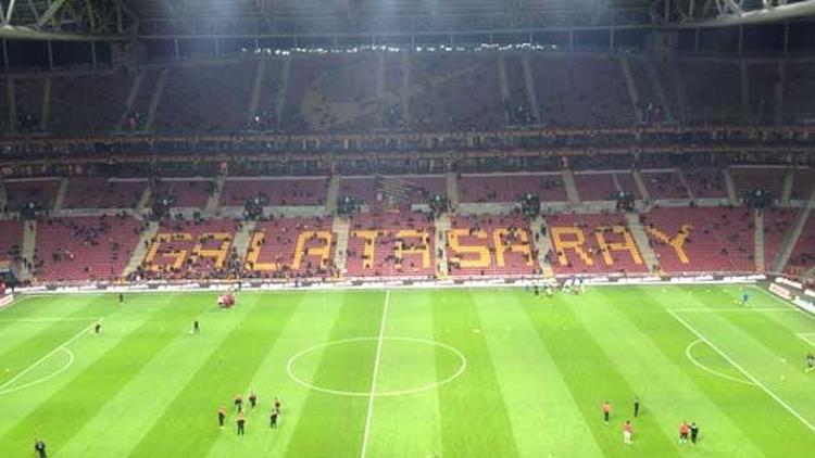 Galatasaray seyirci rekorunu tersten kırdı