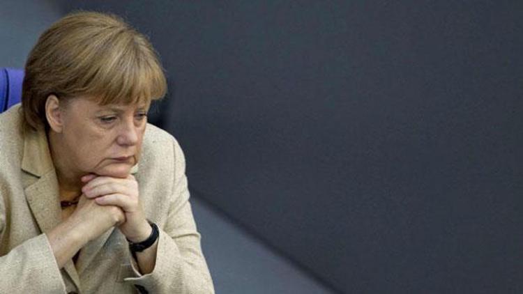 Merkel: Türkiyedeki gelişmeler bizi endişelendiriyor
